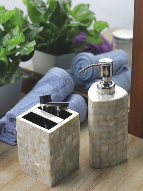 

VarEesha Off-White Sea Shells Soap Dispenser with Brush Holder
