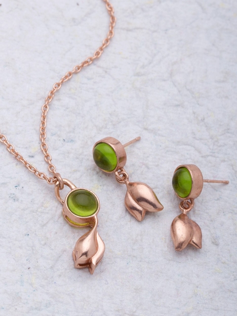 

Voylla Gold-Toned & Green Stone-Studded Pendant With Chain