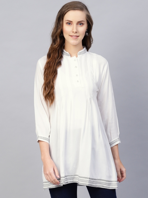 

Saadgi Women White Solid Straight Kurta