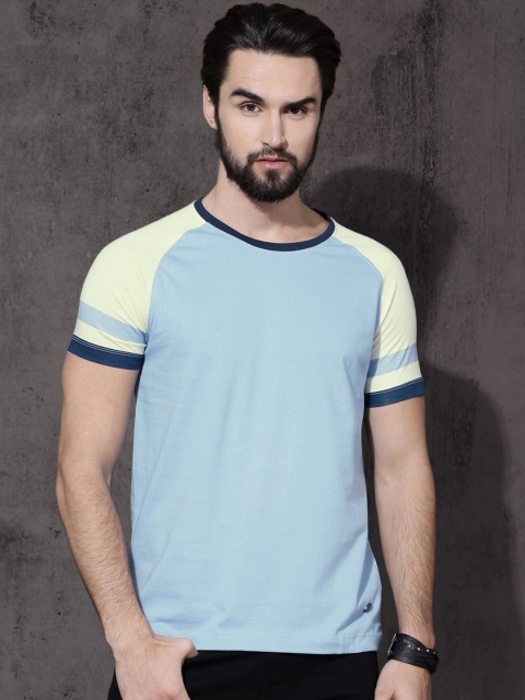 

Roadster Men Blue Solid Round Neck T-shirt