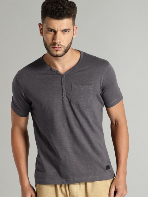 

Roadster Men Charcoal Solid Henley Neck T-shirt