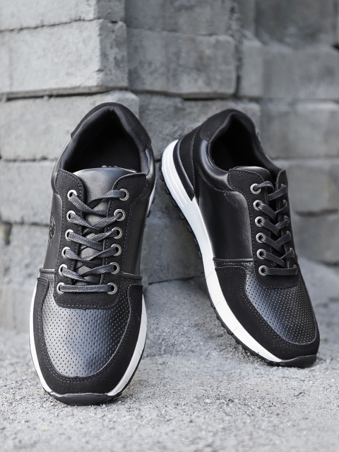 

Roadster Men Black Sneakers