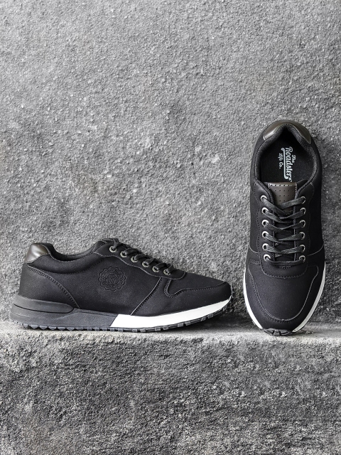 

Roadster Men Black Sneakers