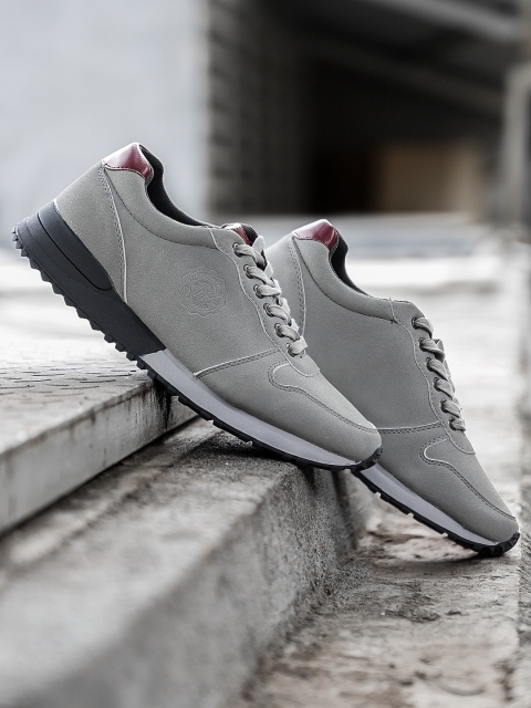 

Roadster Men Grey Sneakers