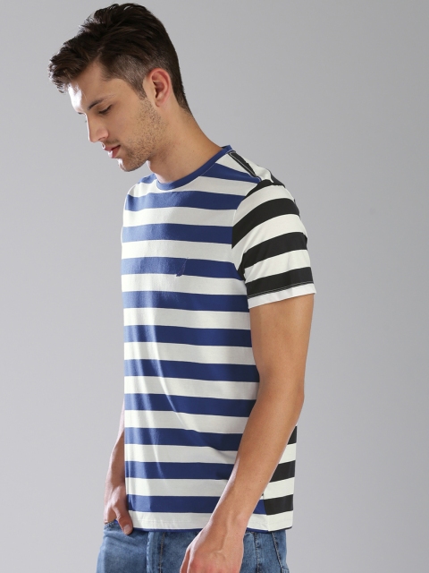 

Nautica Men Blue & White Striped Round Neck T-shirt