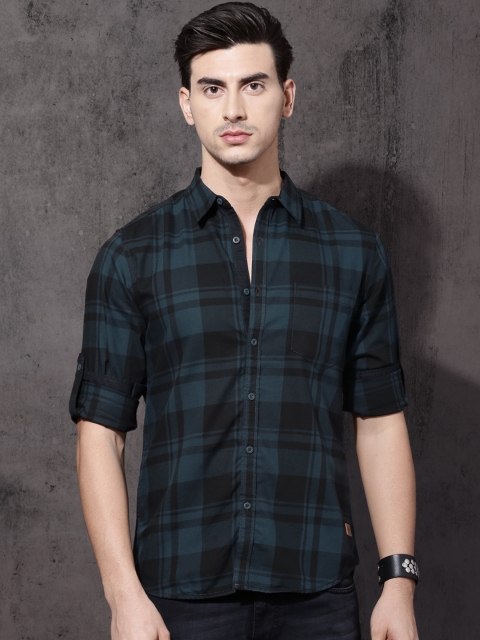 

Roadster Men Blue & Black Regular Fit Checked Casual Shirt