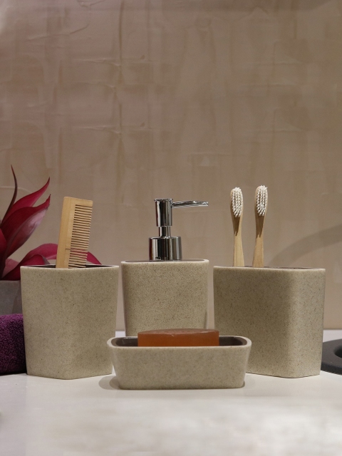 

Shresmo Set of 4 Off-white Textured Bath Accessories