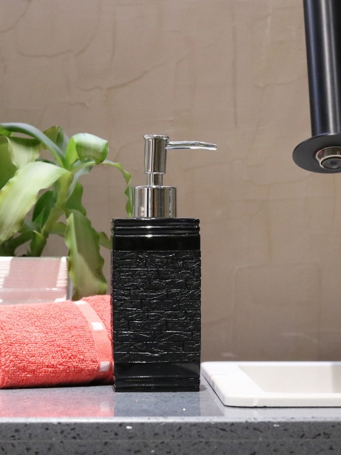 

Shresmo Black Textured Liquid Soap Dispenser