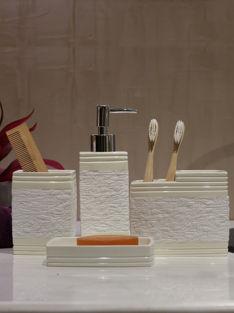 

Shresmo Set of 4 White Textured Bath Accessories