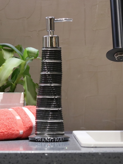 

Shresmo Black Shanghai Tower Liquid Soap Dispenser