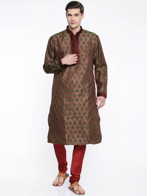 

Manish Creations Men Maroon & Copper-Toned Self Design Kurta with Churidar