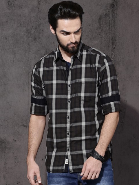 

Roadster Men Brown & Black Regular Fit Checked Casual Shirt