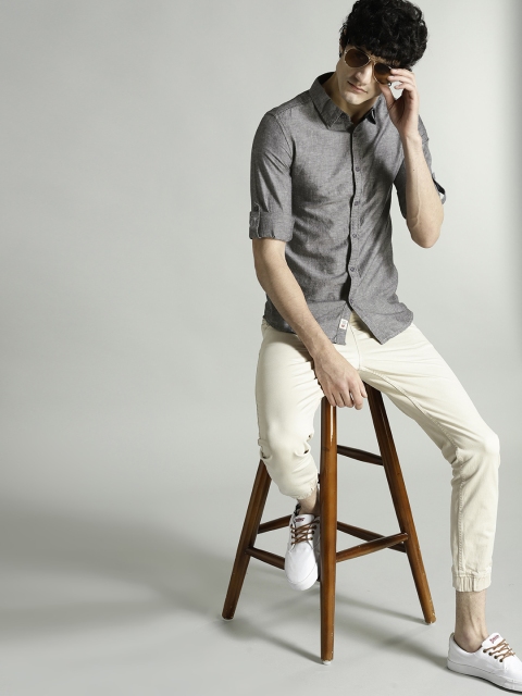 

Roadster Men Grey Regular Fit Solid Casual Shirt