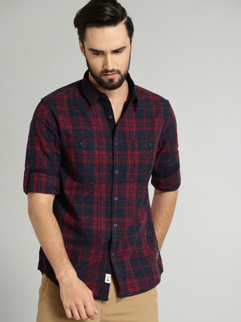 

Roadster Time Travlr Men Navy Blue & Maroon Regular Fit Checked Casual Shirt