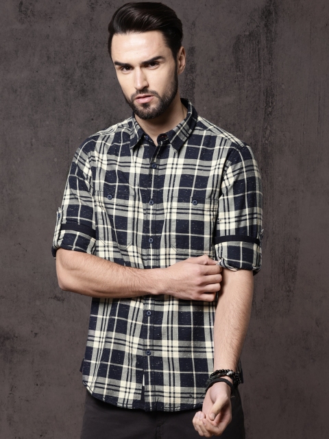 

Roadster Men Navy Blue & Cream-Coloured Regular Fit Checked Casual Shirt