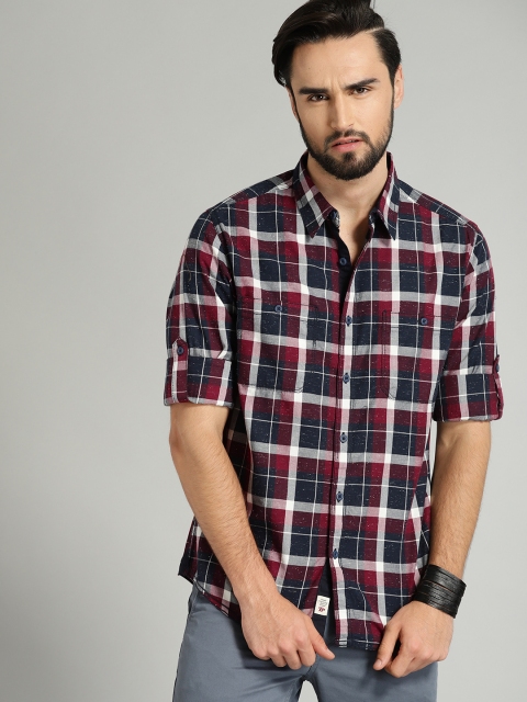 

Roadster Men Navy Blue & Maroon Regular Fit Checked Casual Shirt