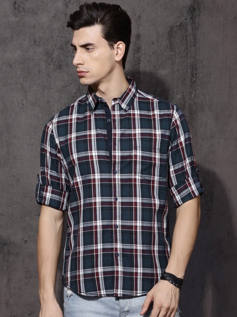 

Roadster Men Teal Green & Maroon Regular Fit Checked Casual Shirt