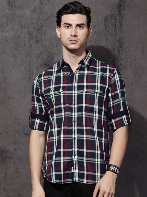 

Roadster Men Navy Blue & Maroon Regular Fit Checked Casual Shirt