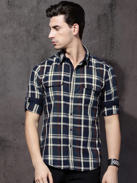 

Roadster Men Navy Blue & Brown Regular Fit Checked Casual Shirt