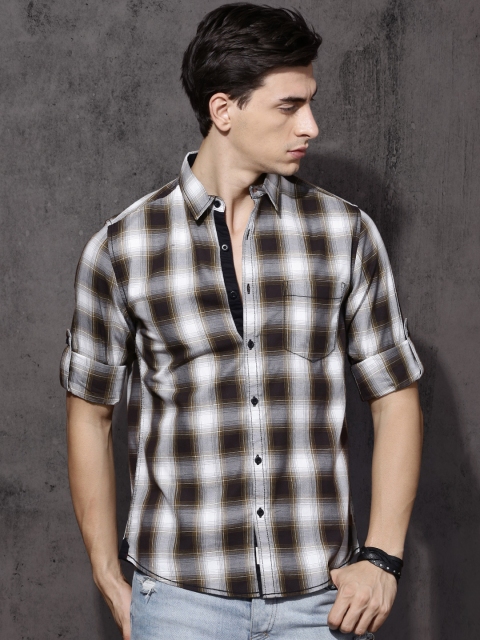 

Roadster Men White & Brown Regular Fit Checked Casual Shirt