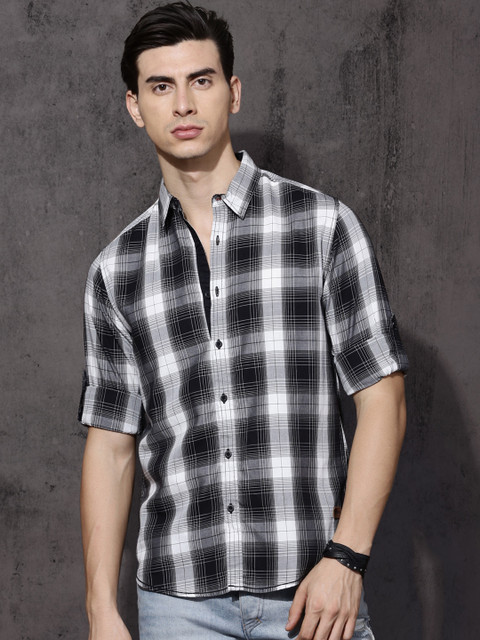 

Roadster Men Black & Off-White Regular Fit Checked Casual Shirt