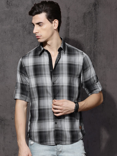 

Roadster Men Grey & Black Regular Fit Shadow Checked Casual Shirt