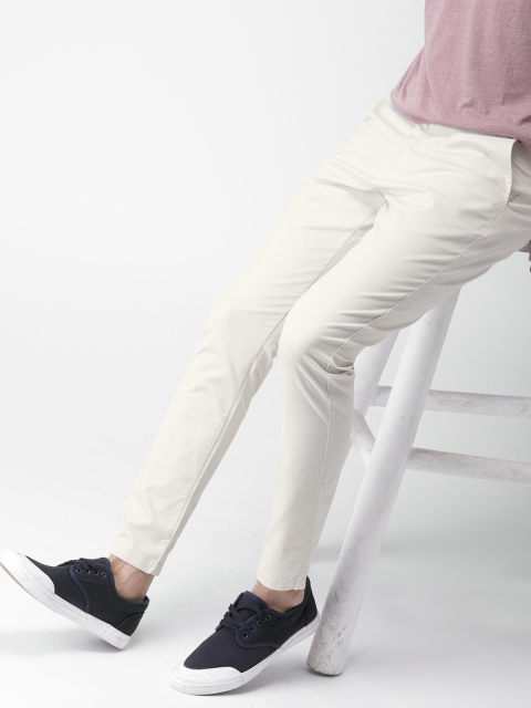 

Mast & Harbour Men Cream-Coloured Tapered Fit Solid Chinos