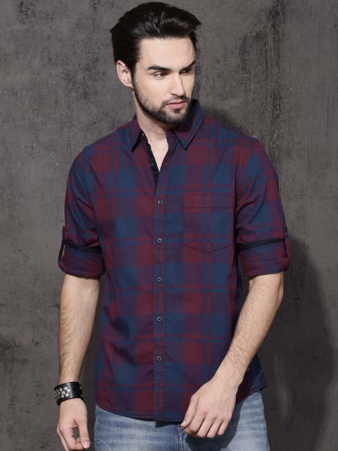 

Roadster Men Maroon & Navy Regular Fit Checked Casual Shirt