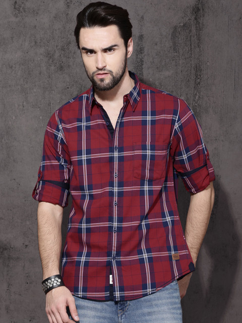 

Roadster Men Red & Navy Regular Fit Checked Casual Shirt