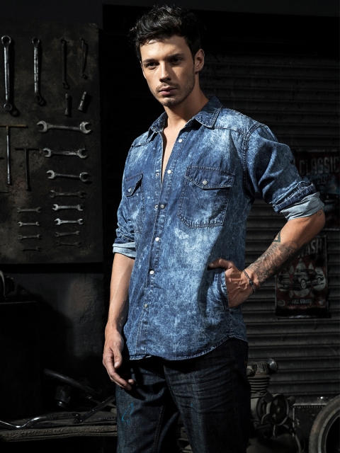 

Roadster Time Travlr Men Blue Washed Denim Shirt