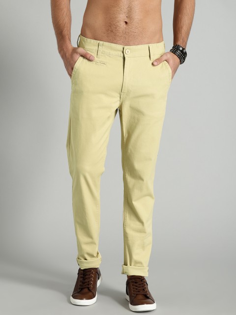 

Roadster Men Beige Slim Fit Solid Chinos