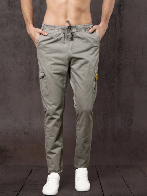 

Roadster Men Grey Regular Fit Solid Regular Trousers