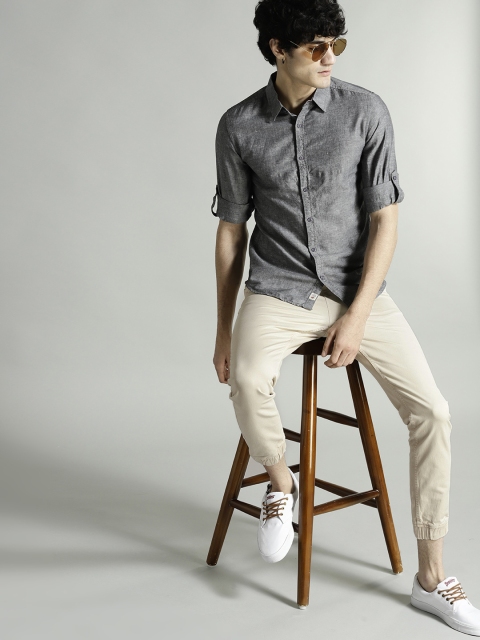 

Roadster Men Beige Slim Fit Solid Joggers
