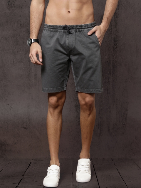 

Roadster Men Grey Solid Regular Fit Shorts