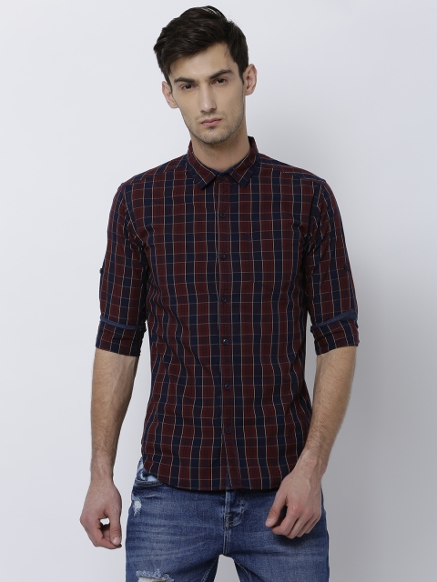 

LOCOMOTIVE Men Maroon Slim Fit Checked Casual Shirt