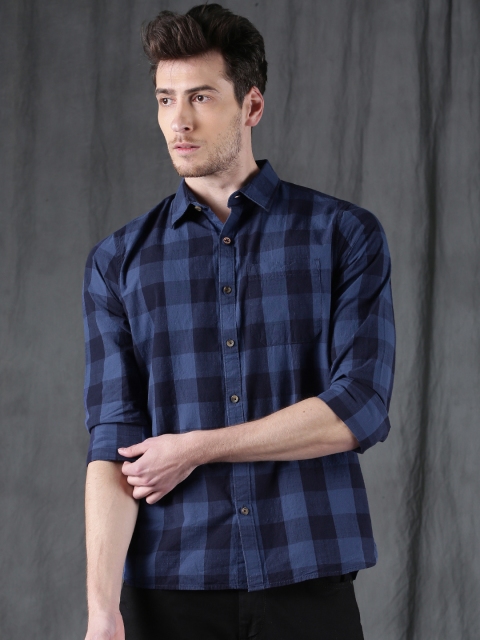 

WROGN Men Navy Blue Relaxed & Smart Fit Checked Casual Shirt
