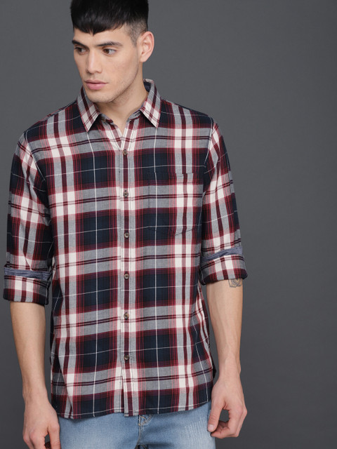

WROGN Men Navy Blue & Red Relaxed & Smart Fit Checked Casual Shirt