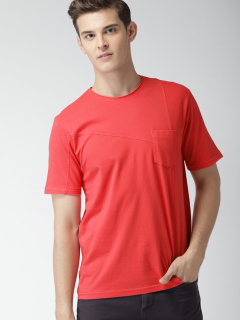 

Mast & Harbour Men Coral Pink Solid Round Neck T-shirt