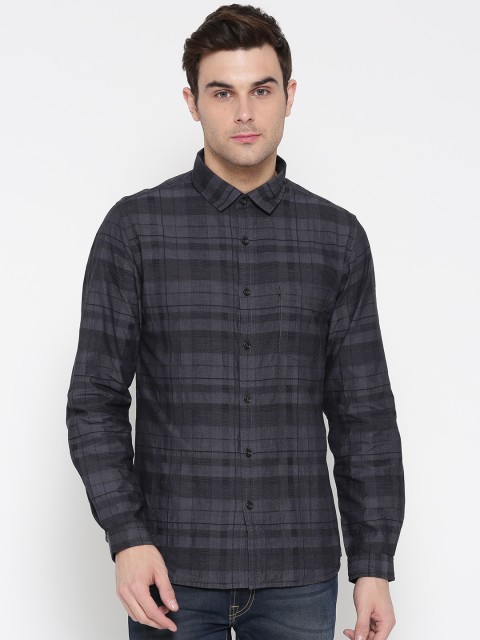 

Pepe Jeans Men Charcoal Grey Regular Fit Checked Casual Shirt