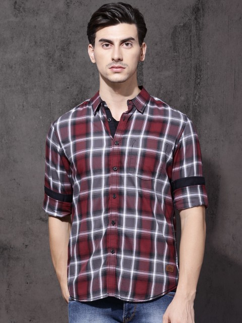 

Roadster Men Maroon & White Slim Fit Checked Casual Shirt