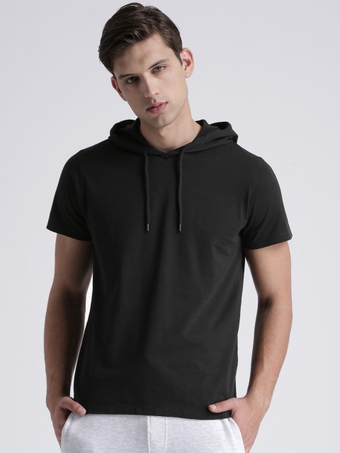 

Splash Men Black Solid Hood T-shirt