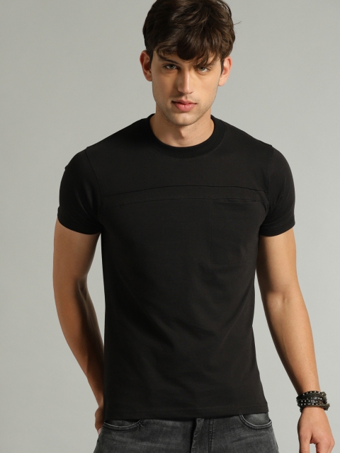 

Roadster Men Black Solid Round Neck T-shirt