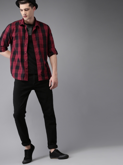 

HERE&NOW Men Red & Black Regular Fit Checked Casual Shirt