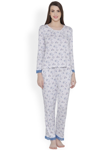 

Clovia White & Grey Printed Lounge Set LS0276M18XL