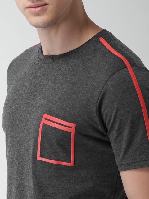 

Mast & Harbour Men Charcoal Grey Solid Round Neck T-shirt