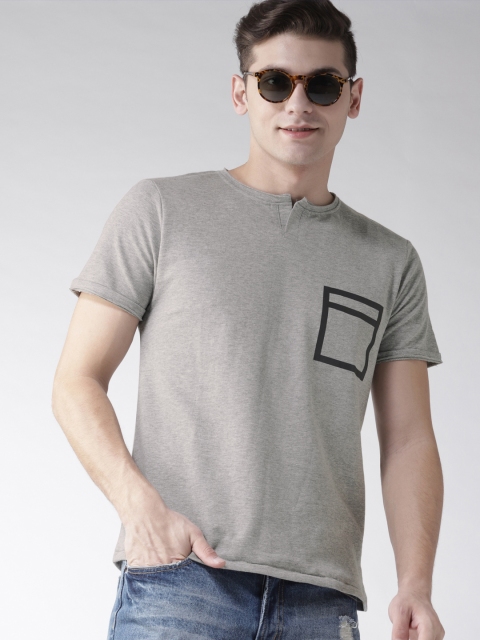 

Mast & Harbour Men Grey Melange Solid Round Neck T-shirt