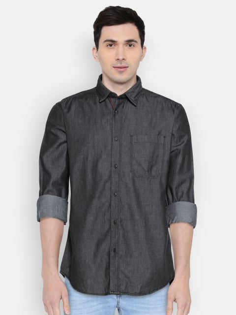 

Blackberrys Men Charcoal Grey Trim Regular Fit Solid Chambray Casual Shirt