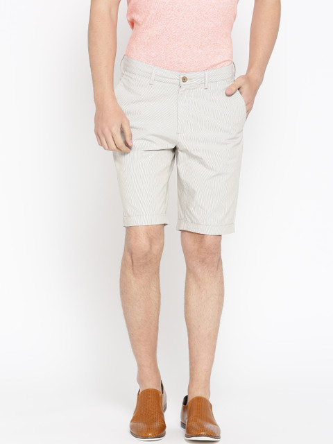 

Blackberrys Men Off-White Striped Slim Fit Chino Shorts