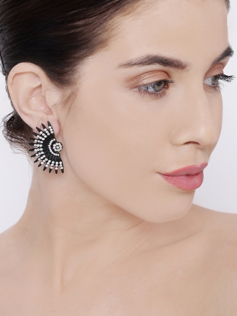 

Shining Diva Black Geometric Studs