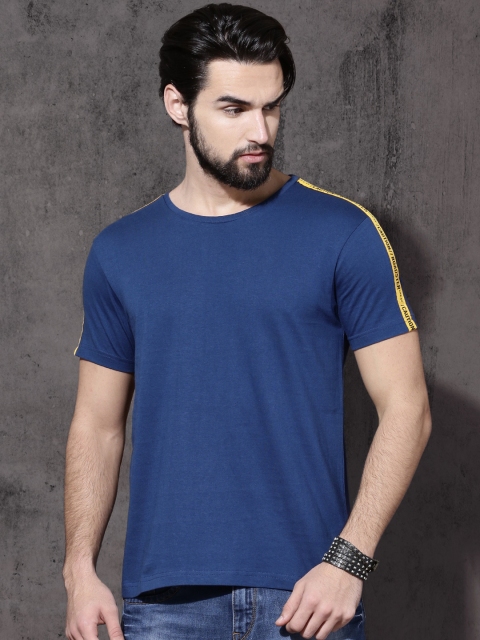 

Roadster Men Blue Solid Round Neck T-shirt